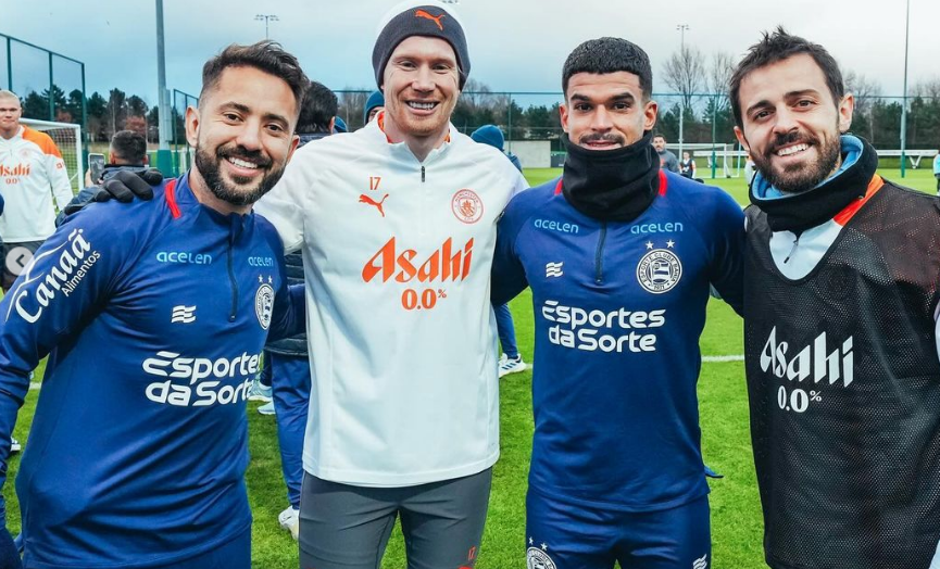 Delegações do bahia e do manchester city têm encontro na inglaterra; veja imagens | notícias do rio grande do norte Atletas do Bahia em encontro com o jogadores do Manchester City / Foto: Bahia