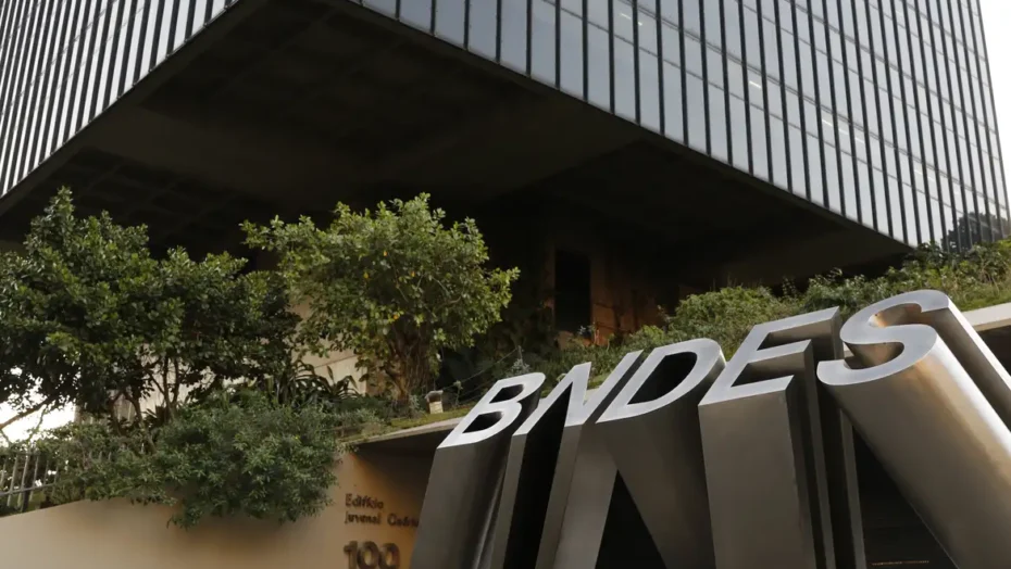 Bndes financia com r$ 6 bilhões exportação de 39 aeronaves da embraer | notícias do rio grande do norte Somente em 2023, o BNDES aprovou e contratou sete operações de financiamento à exportação da Embraer / Foto: FeRio Grande do Norteando Frazão - Agência Brasil