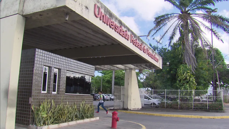 Os candidatos são submetidos a uma avaliação da Comissão de Heteroidentificação da UFPE para validação da autodeclaração — Foto: Reprodução/TV Globo.