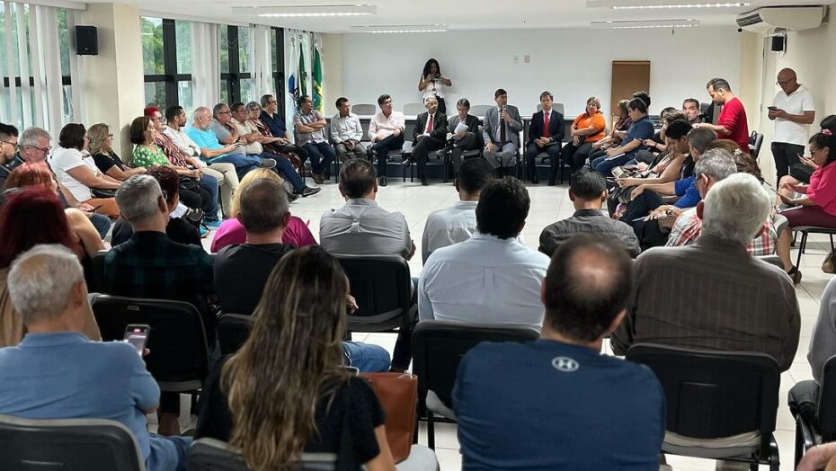 Representantes do goveRio Grande do Norteo reunidos com servidores na última segunda-feira - Foto: SEAD/Reprodução