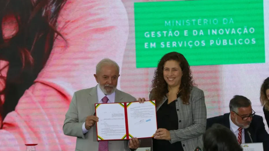 Governo vai destinar imóveis da união sem uso para habitação popular | notícias do rio grande do norte Ministra da Gestão e da Inovação em Serviços Públicos, Esther Dweck, ao lado do presidente Lula / Foto: Agência Brasil