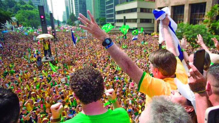 Ex-presidente Bolsonaro cumprimenta apoiadores na Avenia Paulista. Foto: Fotos públicas/Reprodução