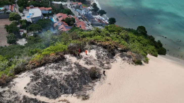 Incêndio no Morro do Careca tem origem indeterminada, mas hipótese de ação humana, diz ITEP