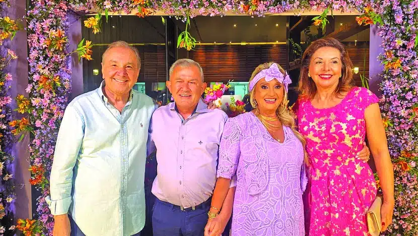 Ao centro o casal Arnóbio e Maria Helena Pacheco, ladeado pelos amigos e José Agripino e Anita Catalão Maia. Foto: Divulgação