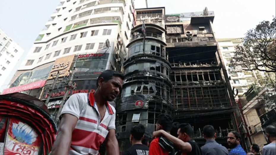 Inc&ecirc;ndio deixa 46 mortos em Bangladesh - Foto: BBC