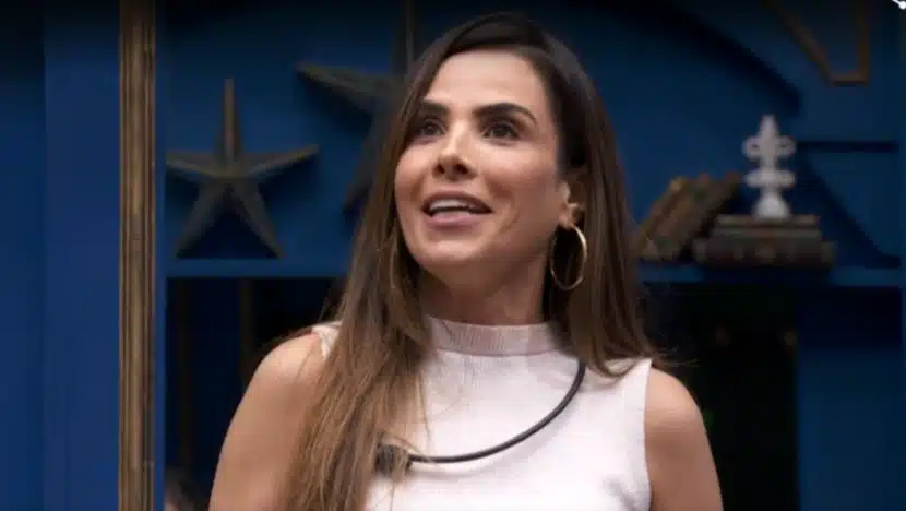 Wanessa Camargo durante apresentação no BBB 24 para outros participantes do reality show / Foto: TV Globo/Reprodução A desclassificação ocorreu no dia 02 de março, horas depois de Davi ter dito que cantora lhe deu um tapa no Quarto Magia, durante a festa da noite anterior. A decisão do BBB foi tomada, após o brother ter reclamado à produção sobre a atitude da cantora. Para a repórter Renata Ceribelli, a cantora menciona: “Eu não sou os 55 dias que passei lá (na casa). Eu sou 40 anos de vida”. Ela ainda realizou uma reflexão sobre suas atitudes em relação a Davi: “Eu tenho que ter humildade e olhar: ‘Onde que eu estou errando?'”.