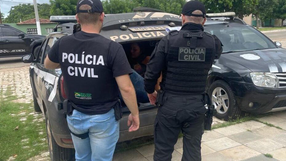 Polícia civil prende mulher por furtar cartão de crédito de idoso em pendências | notícias do rio grande do norte Policiam efetuaram a prisão da suspeita / Foto: PCRN