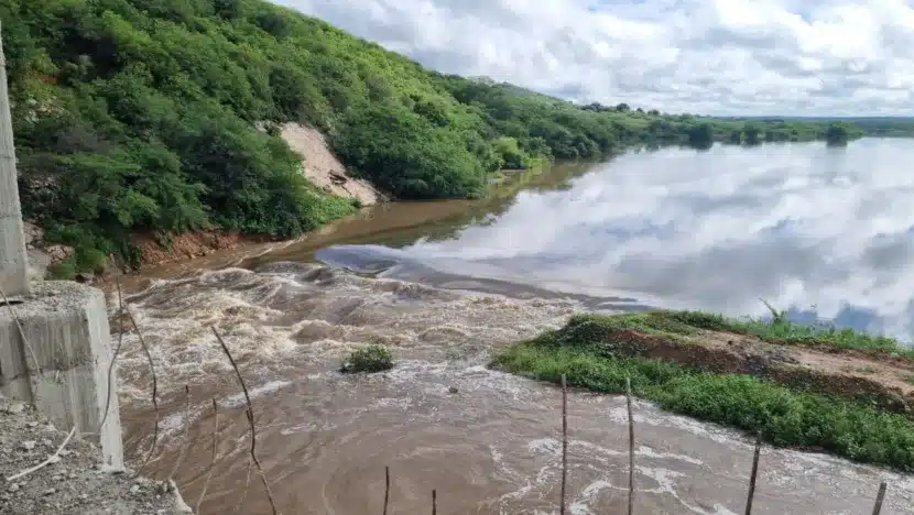 DNOCS diz que rompimento de ensecadeira da Barragem das Traíras é boato