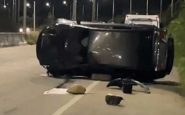 Carro tombado na Avenida Prudente de Morais / Foto: reprodução de vídeo - Via Certa Natal