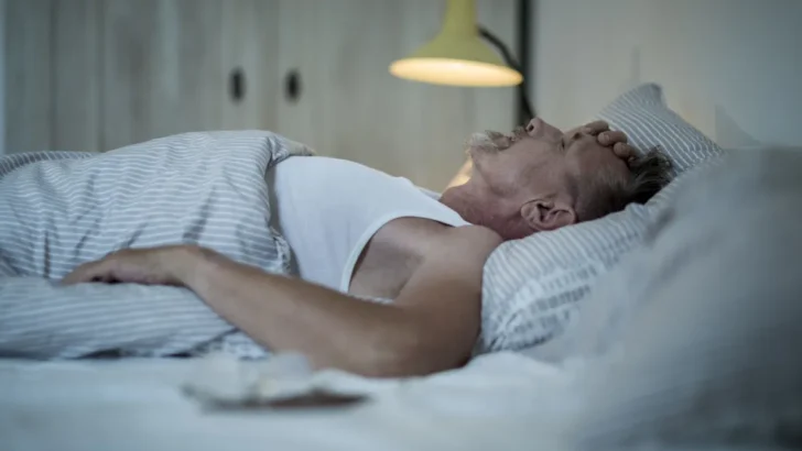 Segundo estudo, dormir pouco pode aumentar risco de desenvolver diabetes tipo 2 / Foto: Ems Forster Productions/Getty Images