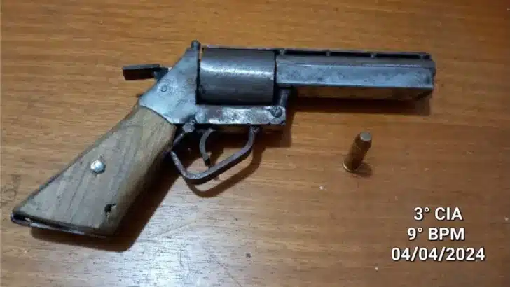 PM apreende adolescente com arma de fogo no bairro Pitimbu, em Natal