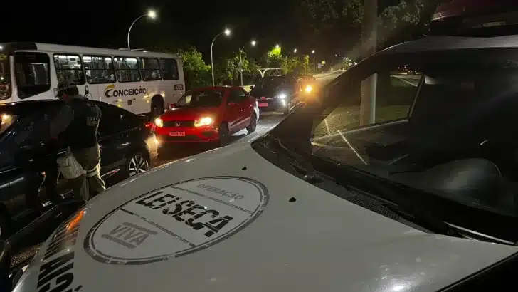 Blitz da Lei Seca na Avenida Engenheiro Roberto Freire, Zona Sul de Natal - Foto: Divulgação / PMRN