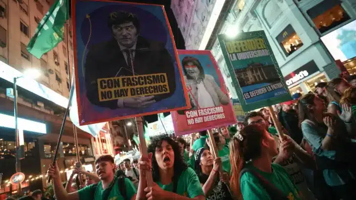 Protesto em Buenos Aires contra cortes no orçamento da educação / Fioto: REUTERS/Agustin Marcarian / REUTERS