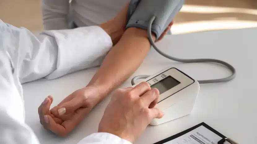 Pressão alta é fator de risco para infarto e avc, médica alerta | notícias do rio grande do norte Pressão alta é fator de risco para infarto e AVC. Foto: Reprodução.