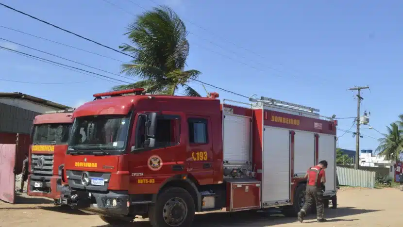 Bombeiros Militar incêndio galpão de material reciclavel (104)