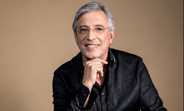 Ivan Lins apresenta seu show “Abre Alas” em comemoração aos seus 50 anos de carreira, no Teatro Riachuelo nesta quinta 25, às 21h. Foto: Divulgação.