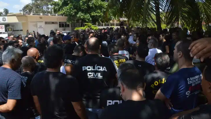 Policiais Civis em organização na Central de Flagrantes / Foto: José Aldenir - Agora RN