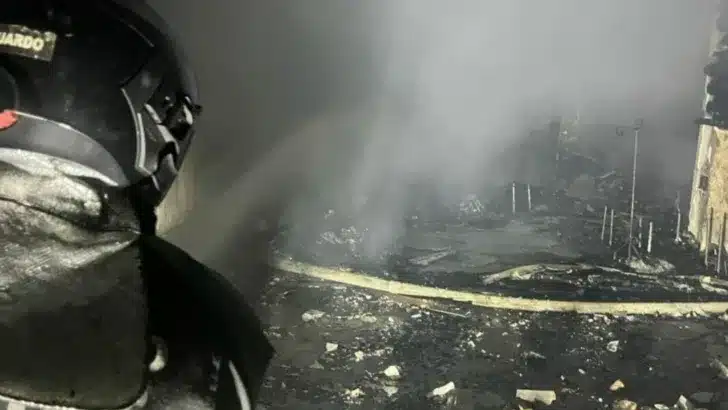 Bombeiros do RN controlam incêndio em shopping de Natal