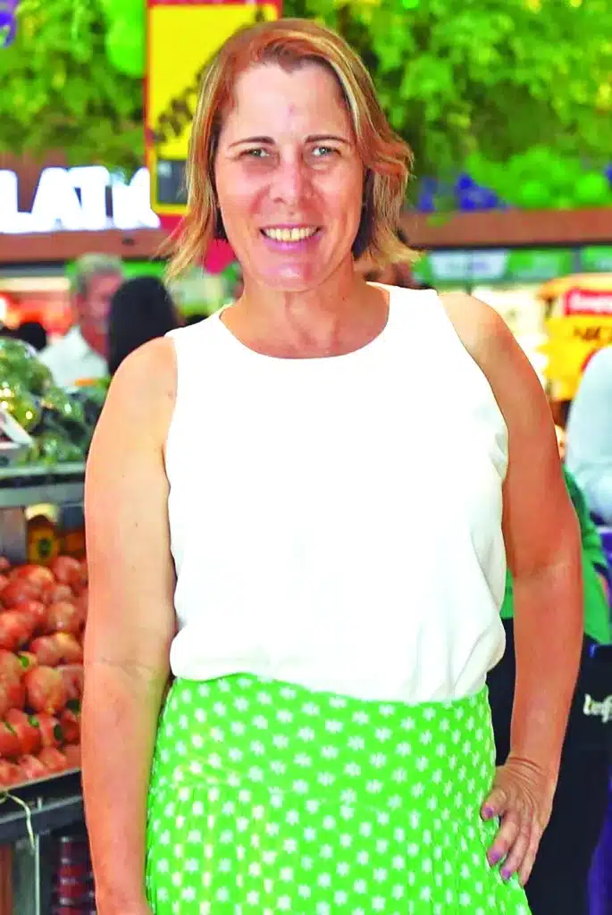 Valesca Benjamim, gerente de marketing da Verd Fruit comemora a abertura da segunda loja da rede, em Natal