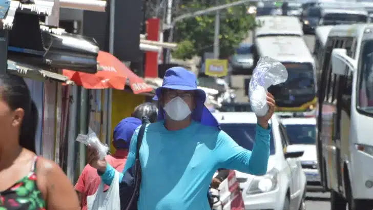 Homem Vendendo máscara no Alecrim (5)