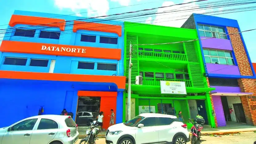 Prédios com fachadas restauradas na Ribeira foto Joana Lima