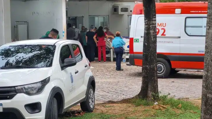 Segundo informações do Corpo de Bombeiros, não houve feridos durante o incidente na UPA Pajuçara - Foto: Thalles Ikaro/TV Ponta Negra