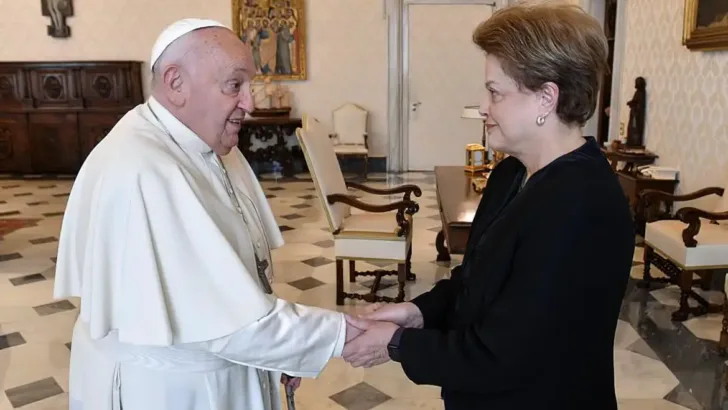 Papa Francisco ao lado da ex-presidente Dilma Rousseff / Foto: Vatican Midia