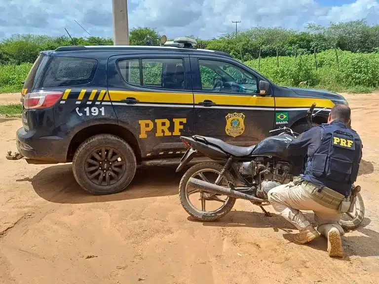 PRF prende seis pessoas e recupera tr&ecirc;s ve&iacute;culos no RN