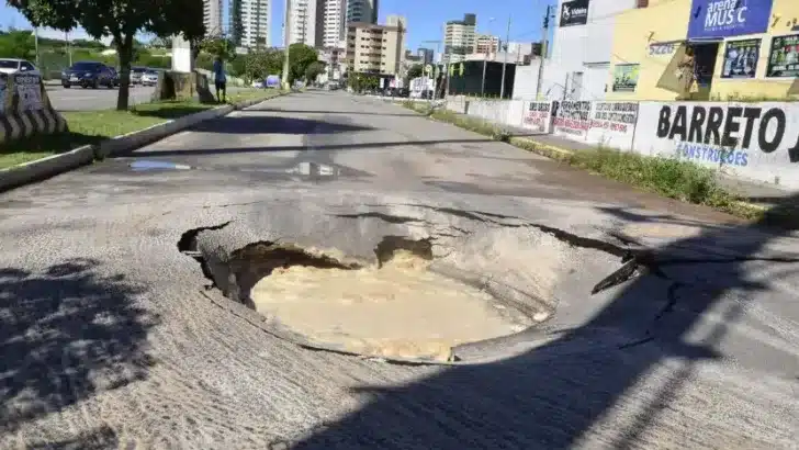 Tráfego na referida avenida foi interditado no sentido Candelária. Foto: José Aldenir / Agora RN