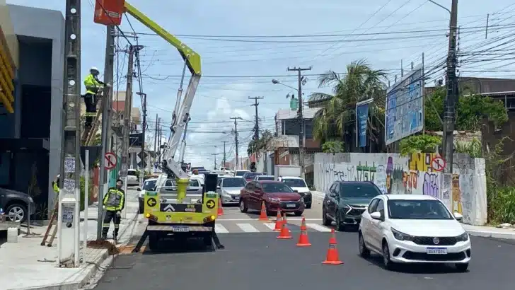 STTU instala semáforo no cruzamento da São José com Av. Presidente Quaresma