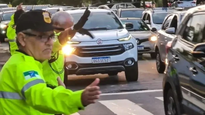 Agentes da STTU atuando nas ruas de Natal. Foto: STTU.
