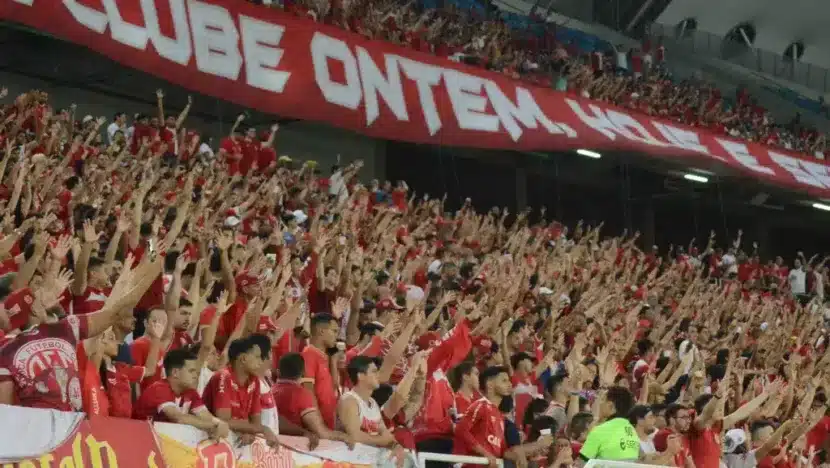 Torcida do América durante partida contra o Corinthians / Foto: José Aldenir - Agora RN