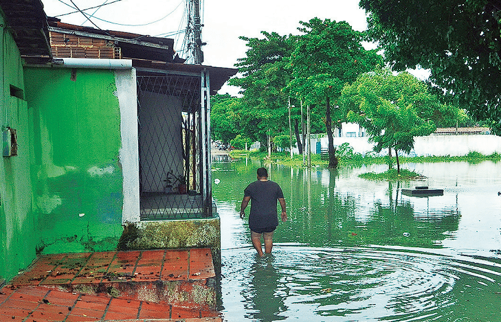 Chuva de mais de 100 mm tira famílias de casa e gera outros transtornos na Grande Natal