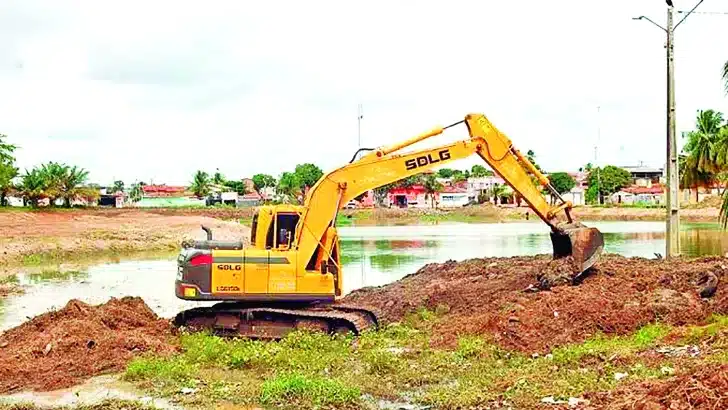 Obras em lagoa de captação do Santarém foto Seinfra