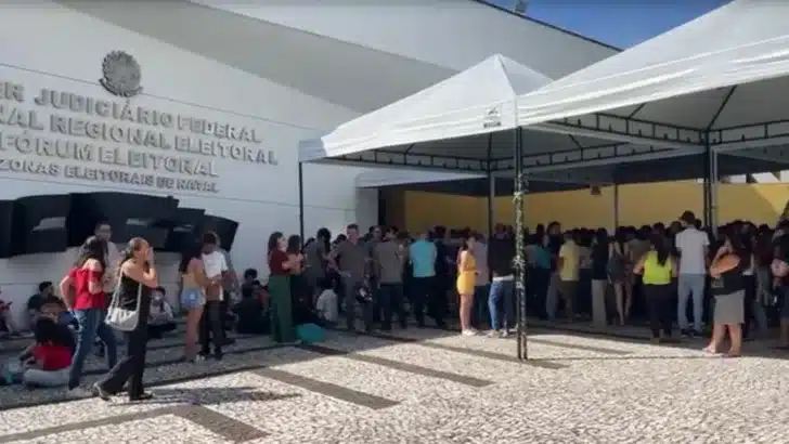 VÍDEO: População forma filas no TRE-RN para regularização de título