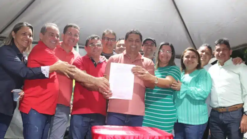 São Gonçalo assina ordem de serviço para a pavimentação da Rua das Andorinhas no Novo Santo Antônio