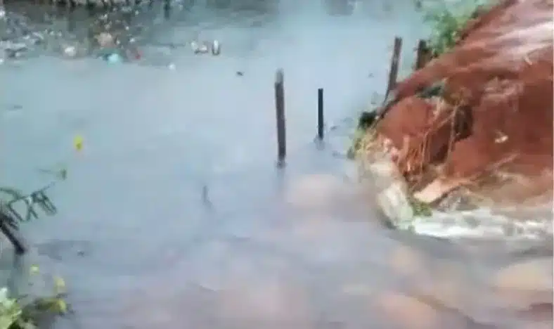 Chuva destruiu ponte em Touros. Foto: Reprodu&ccedil;&atilde;o.