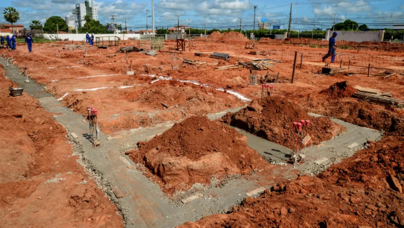 A construção da Policlínica de Mossoró foi iniciada no último dia 20 de março.