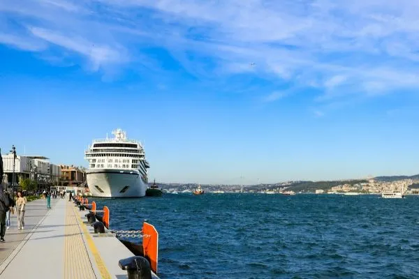 Empresa de turismo pagará indenização por má orientação a cliente