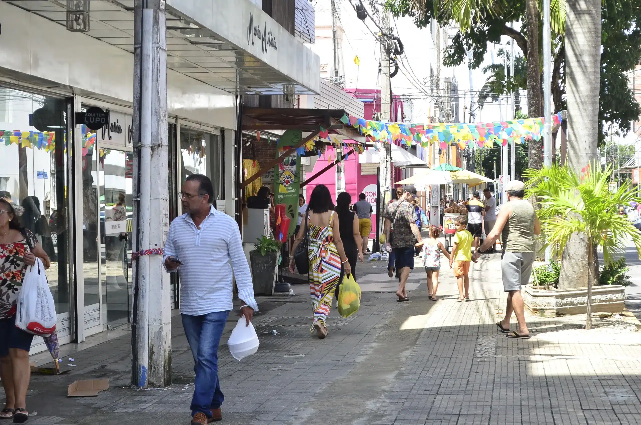 Cidade Alta recupera movimento com lojas na AV. Rio Branco