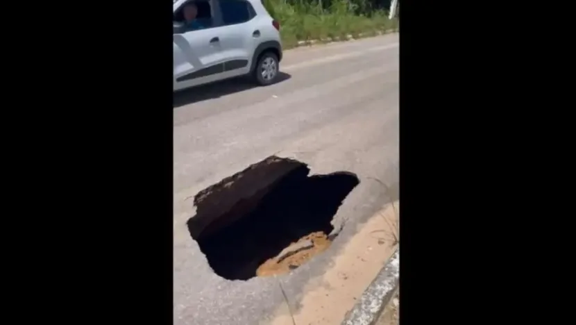 Cratera interdita trânsito na avenida olavo montenegro em nova parnamirim | notícias do rio grande do norte Cratera5 900x615