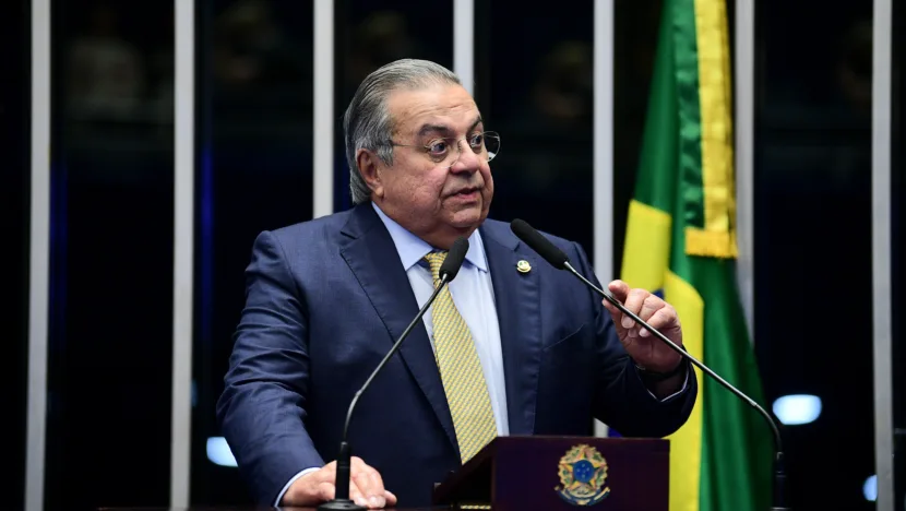 Flávio azevedo toma posse como senador por quatro meses após licença de rogério | notícias do rio grande do norte Empresário Flávio Azevedo (PL) ao tomar posse como senador, durante afastamento de Rogério Marinho (PL) - Foto: Reprodução