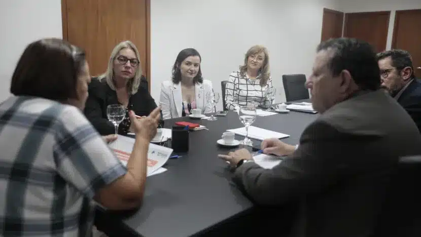 A governadora Fátima Bezerra e a equipe da Sesap esteve presente em reunião com o secretário-executivo do Ministério da Saúde, Swedenberger Barbosa / Foto: Sandro Menezes