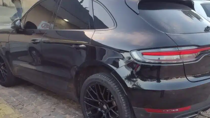 Além do automóvel, uma pistola Glock calibre 9 mm, municiada, foi encontrada sob o domínio do indivíduo / Foto: divulgação