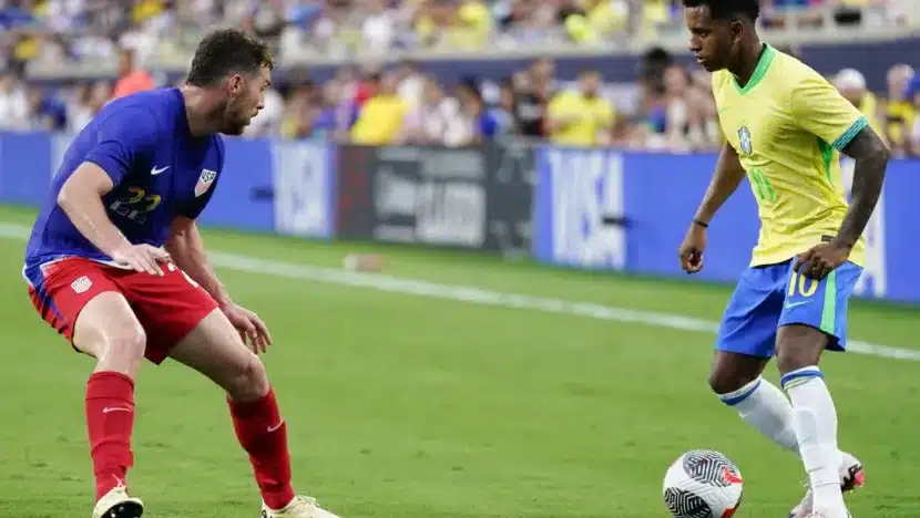 A seleção de "soccer" dos Estados Unidos em amistoso contra o Brasil antes da Copa América / Foto: Rich Storry/Getty Images