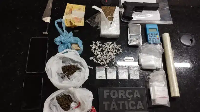 Duas mulheres são presas por tráfico de drogas no bom pastor, zona oeste de natal | notícias do rio grande do norte Duas mulheres são presas por tráfico de drogas no Bom Pastor, Zona Oeste de Natal