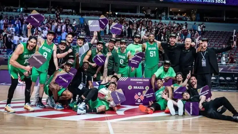 Seleção Brasileira de Basquete Masculino comemora a vaga conquistada para a Olimpíada de Paris / Foto: Divulgação/Fiba