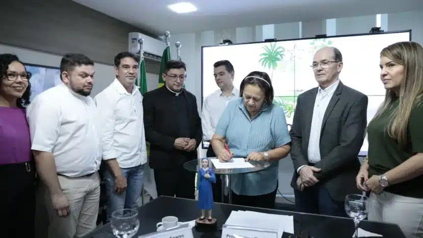 GoveRio Grande do Norteadora Fátima Bezerra assinou nesta sexta-feira 30 a ordem de serviço para a construção do acesso rodoviário ao Santuário Irmã Lindalva, em Assu / Foto: Raiane Miranda/Assecom-RN