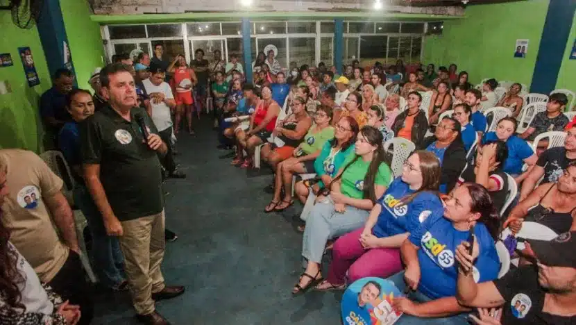 Candidato do PSD à Prefeitura do Natal, Carlos Eduardo, em encontro com protetores de animais na CDL Natal / Foto: Reprodução