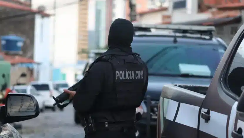 Suspeito foi preso pelos crimes de perseguição (stalking), difamação e descumprimento de medida protetiva / Foto: PCRN